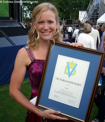 Helena Jonsson mit ihrer Auszeichnung